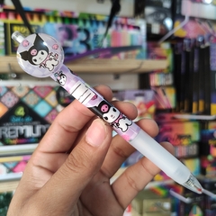 PLUMAS RETRÁCTILES KUROMI TINTA NEGRA PUNTA 0.5MM MUNDO SANRIO - tienda en línea