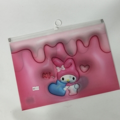 CARPETAS DE PLÁSTICO SUAVE CON CIERRE TIPO ZIPLOC PERSONAJES MUNDO SANRIO BEBÉS - comprar en línea