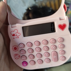 CALCULADORA ELECTRÓNICA HELLO KITTY ESPEJO CON CUBRE TECLADO Y ESPEJO INCLUIDO MUNDO SANRIO