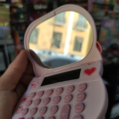 CALCULADORA ELECTRÓNICA HELLO KITTY ESPEJO CON CUBRE TECLADO Y ESPEJO INCLUIDO MUNDO SANRIO - comprar en línea