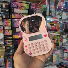 CALCULADORA ELECTRÓNICA HELLO KITTY ESPEJO CON CUBRE TECLADO Y ESPEJO INCLUIDO MUNDO SANRIO