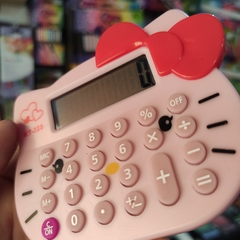 CALCULADORA ELECTRÓNICA HELLO KITTY ESPEJO CON CUBRE TECLADO Y ESPEJO INCLUIDO MUNDO SANRIO - comprar en línea