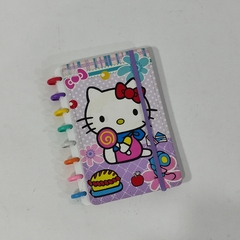 LIBRETA HELLO KITTY CUADROS ARILLOS DE COLORES PASTA RIGIDA ACOLCHONADA COSTURADA 16 X 21 CM MUNDO SANRIO