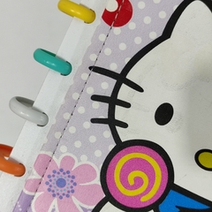 LIBRETA HELLO KITTY CUADROS ARILLOS DE COLORES PASTA RIGIDA ACOLCHONADA COSTURADA 16 X 21 CM MUNDO SANRIO - tienda en línea