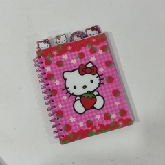 LIBRETA HELLO KITTY CON SEPARADORES INCLUIDOS PASTA DE PLASTICO SUAVE ARILLOS HOJAS RAYAS 21.5 X 15.5 CM MUNDO SANRIO - comprar en línea