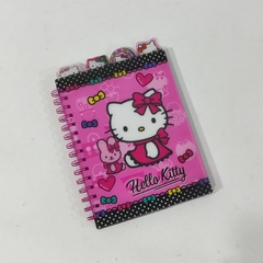 LIBRETA HELLO KITTY CON SEPARADORES INCLUIDOS PASTA DE PLASTICO SUAVE ARILLOS HOJAS RAYAS 21.5 X 15.5 CM MUNDO SANRIO