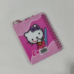 LIBRETA HELLO KITTY CON SEPARADORES INCLUIDOS PASTA DE PLASTICO SUAVE ARILLOS HOJAS RAYAS 21.5 X 15.5 CM MUNDO SANRIO - Maco Creativos