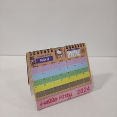 CALENDARIO 2024 HELLO KITTY ARILLOS METALICOS 16 X 11 CM MUNDO SANRIO - comprar en línea