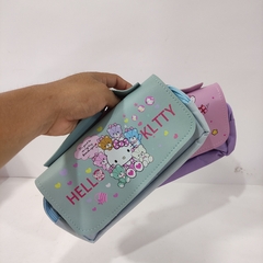 ESTUCHE DE HELLO KITTY DE TELA 2 MODELOS DISPONIBLES MUNDO SANRIO