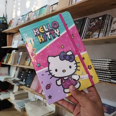 LIBRETA HELLO KITTY HOJAS CUADROS 20.5 X 14 CM PASTA DURA DETALLES GLITTER MUNDO SANRIO - comprar en línea