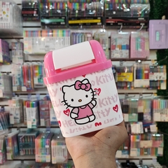 MINI BOTE DE BASURA HELLO KITTY PLÁSTICO 12 X 11.5 CM MUNDO SANRIO