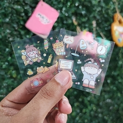 DIY PERSONAJES MUNDO SANRIO STICKERS PLACAS DE PLÁSTICO PINZAS CADENA DE CUENTAS EMPAQUE 6X6CM MUNDO SANRIO - comprar en línea