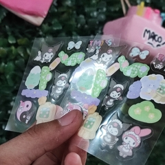 DIY PERSONAJES MUNDO SANRIO STICKERS PLACAS DE PLÁSTICO PINZAS CADENA DE CUENTAS MUNDO SANRIO - Maco Creativos