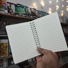 LIBRETAS MARCA DEPAI A6 105 X 145 CF 70 PAGS HOJAS DE RAYAS ARILLOS METÁLICOS PASTA DE PLÁSTICO SUAVE LIBRETAS - Maco Creativos