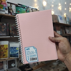 LIBRETAS MARCA DEPAI A5 145 X 210 MM CF 70 PAGS HOJAS DE RAYAS ARILLOS METÁLICOS PASTA DE PLÁSTICO SUAVE LIBRETAS