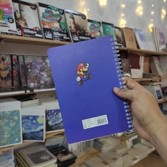 LIBRETA SENCILLA MARIO BROS 141 X 206 MM ARILLOS METALICOS PASTA SUAVE HOJAS DECORADAS RAYAS LIBRETA - comprar en línea