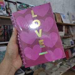 LIBRETAS ROSAS IT'S LOVE ARILLOS PASTA DURA 15 X 21 CM HOJAS CUADROS DETALLES GLITTER HOLOGRÁFICOS LIBRETAS - comprar en línea