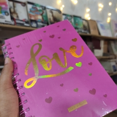 LIBRETAS ROSAS IT'S LOVE ARILLOS PASTA DURA 15 X 21 CM HOJAS CUADROS DETALLES GLITTER HOLOGRÁFICOS LIBRETAS - tienda en línea