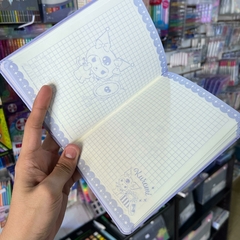 LIBRETAS MUNDO SANRIO MY MELODY Y KUROMI PASTA DURA ACOLCHONADA HOJAS CUADROS DECORADAS SEPARADOR MUNDO SANRIO LIBRETAS