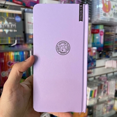 PLANNERS SEMANALES MUNDO SANRIO PASTA DURA MY MELODY SEPARADOR INCLUIDO KUROMI DETALLES HOLOGRÁFICOS EN PORTADA PLANNERS MUNDO SANRIO - tienda en línea