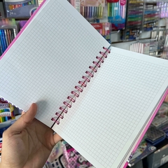 LIBRETAS MUNDO SANRIO KUROMI ARILLOS METÁLICOS PASTA DURA DETALLES DORADOS HOJAS DE CUADROS PEQUEÑOS 4 MODELOS DISP MUNDO SANRIO LIBRETAS en internet