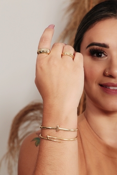 Bracelete Feminino Regulável Design Cruz Banhado a Ouro 18K - comprar online