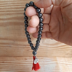 Japamala 27contas Hematita Pedra Natural 8mm Tassel Vermelho e Pingente Árvore da Vida Pulseira de Meditação - ArtbyDarleneMaldonado - arte, cerâmica autoral e boas inspirações... Peças exclusivas.