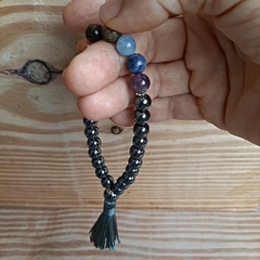 Japamala Pulseira 27 Contas em Hematita e 7 Chakras Pedra Natural 8mm com Tassel Cinza - ArtbyDarleneMaldonado - arte, cerâmica autoral e boas inspirações... Peças exclusivas.