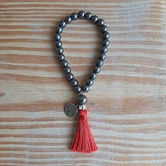 Japamala 27contas Hematita Pedra Natural 8mm Tassel Vermelho e Pingente Árvore da Vida Pulseira de Meditação - comprar online