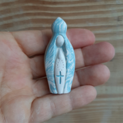 Nossa Senhora Mini Escultura em Cerâmica Azul Marmorizada - comprar online