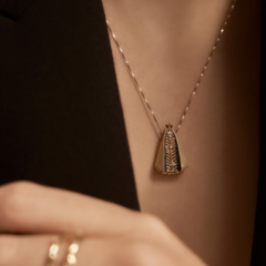 Colar Nossa Senhora Aparecida Ouro, Safira e Diamantes - comprar online