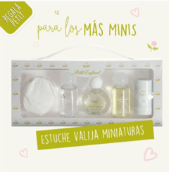 Set de regalo valija para Bebé PETIT ENFANT Talco + Colonia + 2 Shampoo + Jabón - comprar online