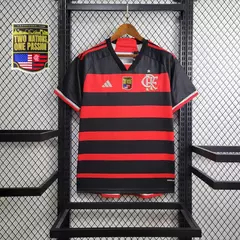 CAMISA FLAMENGO HOME (1) 2024/25 ADIDAS TORCEDOR MASCULINA COM PATCH 'TWO NATIONS ONE PASSION'