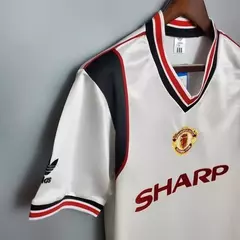 Camisa Retrô Manchester United 1985 - Affluence Sports | Loja Online de Chuteiras.