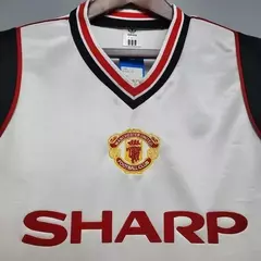 Camisa Retrô Manchester United 1985 na internet