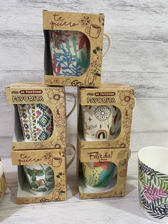 TAZA PLÁSTICA CÓNICA ESTAMPADA CON CAJA DECO en internet