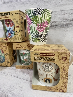 TAZA PLÁSTICA CÓNICA ESTAMPADA CON CAJA DECO - comprar online