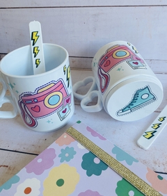 TAZA PLÁSTICA ASA CORAZÓN SUBLIMADA CON CUCHARA