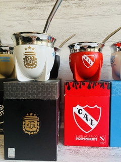 Imagen de MATE PAMPA TRADICIONAL BOCA ABIERTA FUTBOL CON BOMBILLA