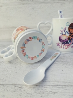 TAZA PLÁSTICA ASA CORAZÓN SUBLIMADA CON CUCHARA - mayoristaserma