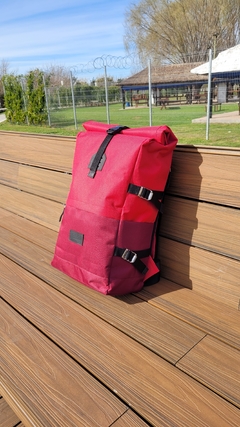 Mochila City 25 L ¨Rojo y Bordo¨ en internet