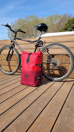 Mochila City 25 L ¨Rojo y Bordo¨