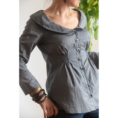 Blusa decotada estampa vichy