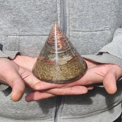 Orgonite em Cone de Pirita - comprar online