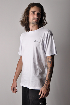 Camiseta Kayout Life is a Beach - Kayout | A Wave for History | Moda Surfwear