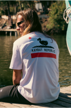 Camiseta Kayout Republic na internet