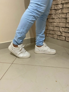 CALÇA SARJA ALFAIATARIA CHINO SUPER SKINNY AZUL BEBÊ - comprar online