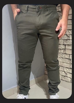 CALÇA SARJA ALFAIATARIA SKINNY VERDE MILITAR