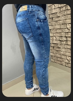 CALÇA JEANS SUPER SKINNY MANCHADA CLARA (REF - 7024) na internet