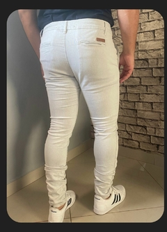 CALÇA SARJA ALFAIATARIA SUPER SKINNY GELO - Insane Modas